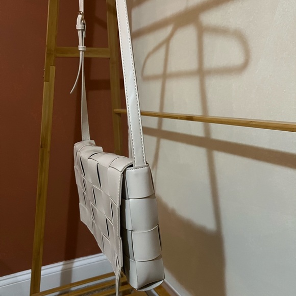 Leather Woven Light Pink Purse with Adjustable Strap - Picture 4 of 6